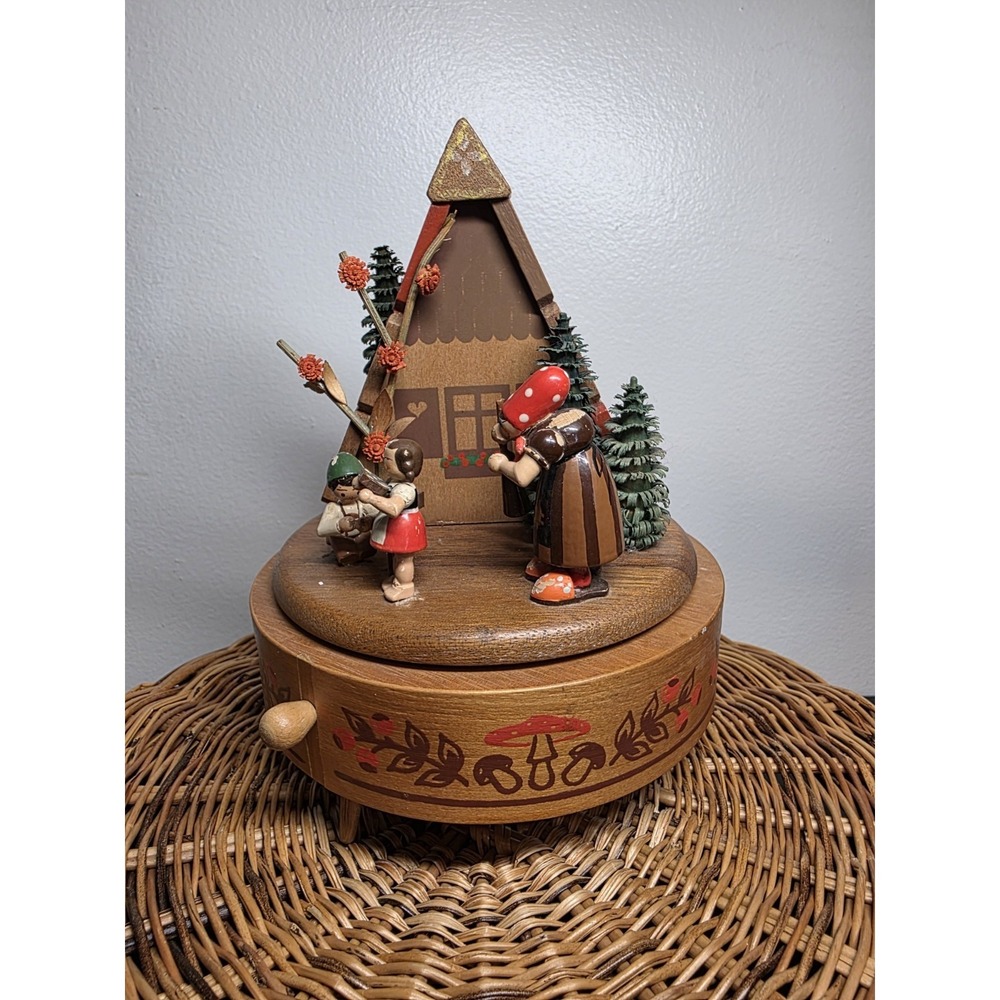 GERMAN HUBRIG VOLKSKUNST ERZGEBIRGE MUSIC BOX VINTAGE